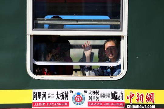 中国唯一“高考专列”：北疆少数民族山区运行15年